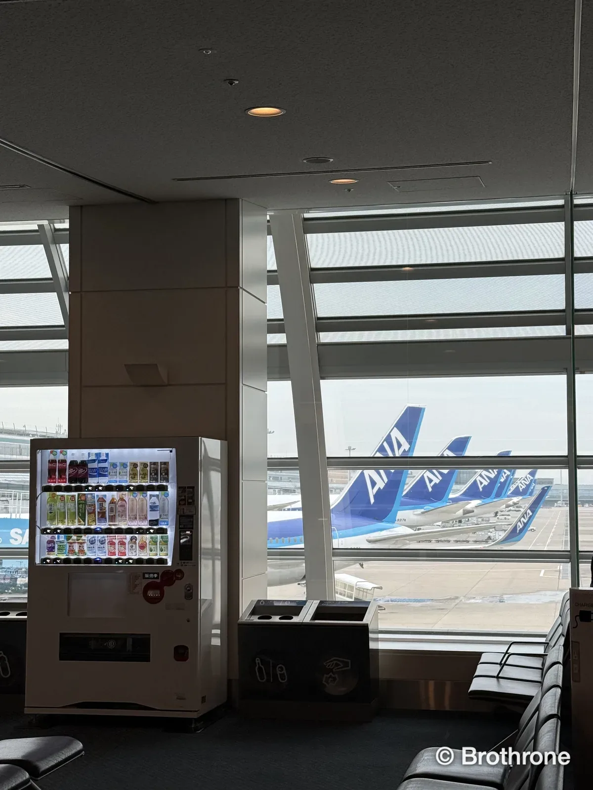 Hallway leading toward the boarding gate