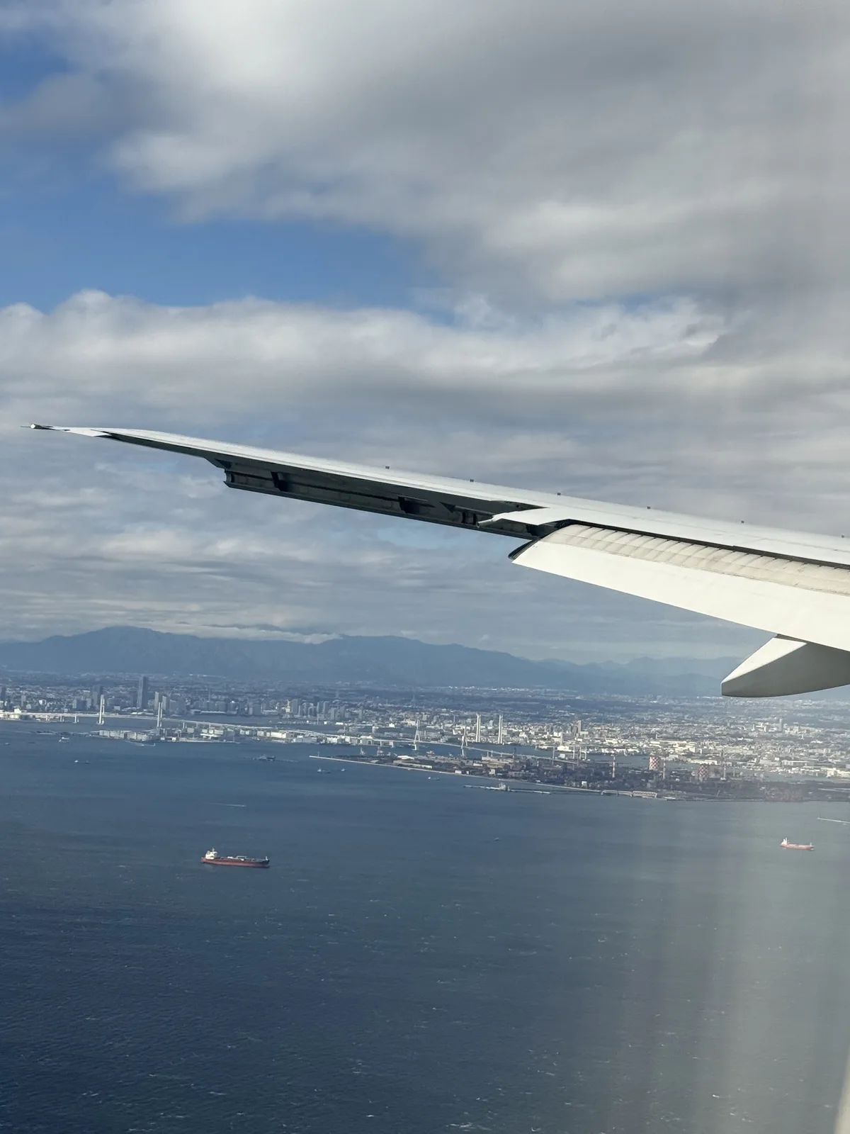 Korean Air KE2101 on final approach into Tokyo Haneda Airport