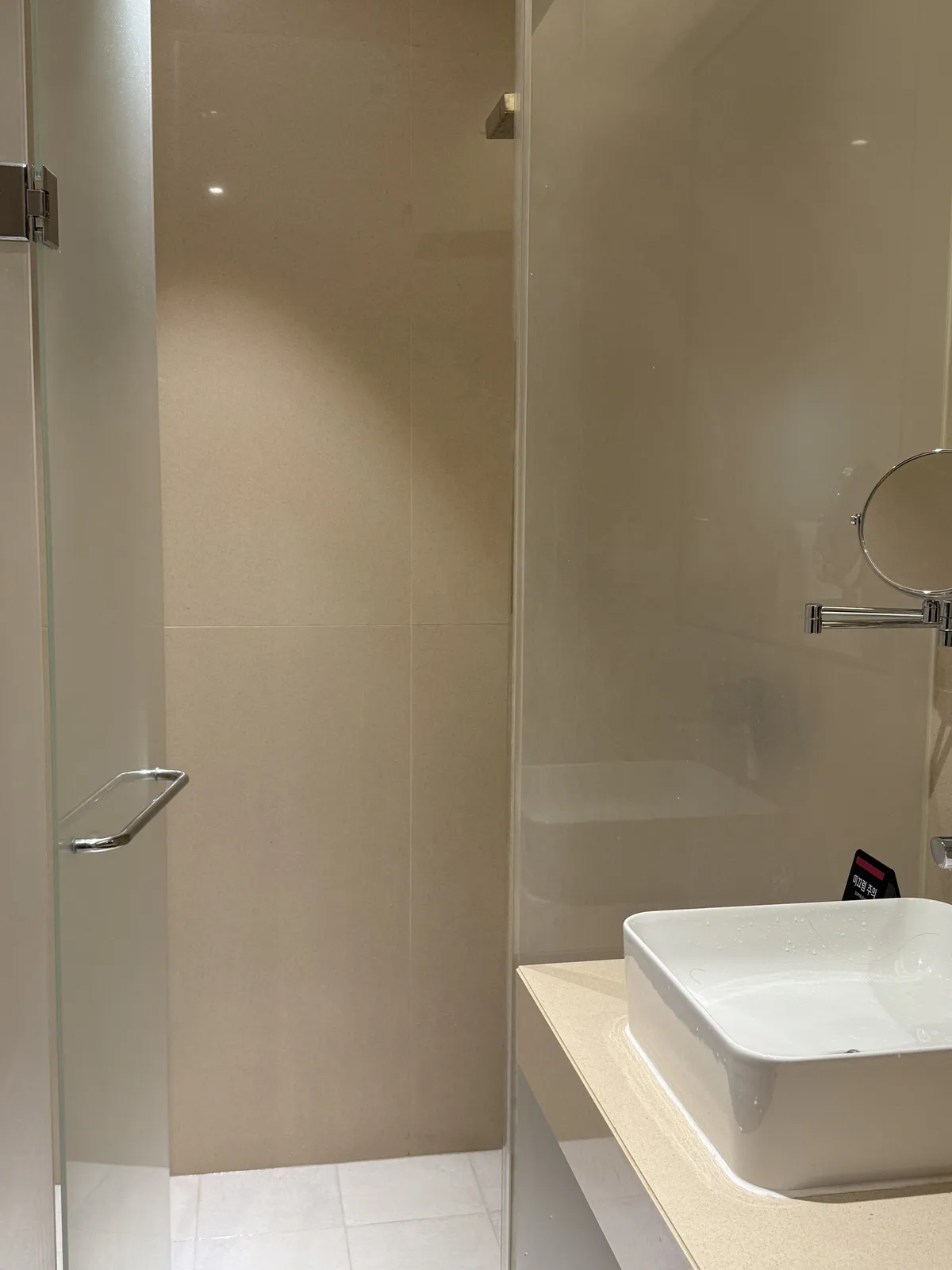 Matina Gold Lounge food selection at Incheon T2