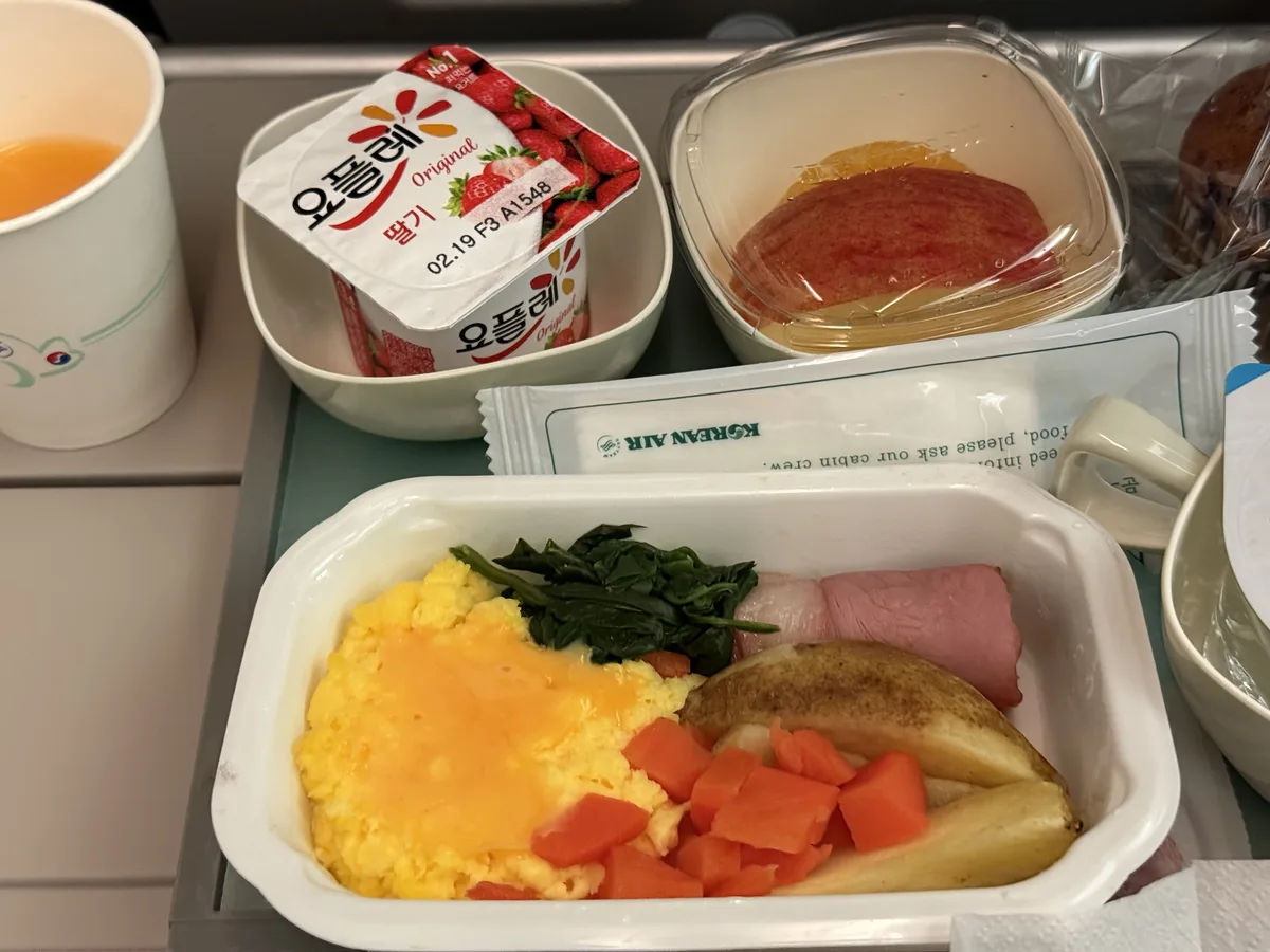Korean Air economy class second meal — vegetable omelette served over Australian airspace