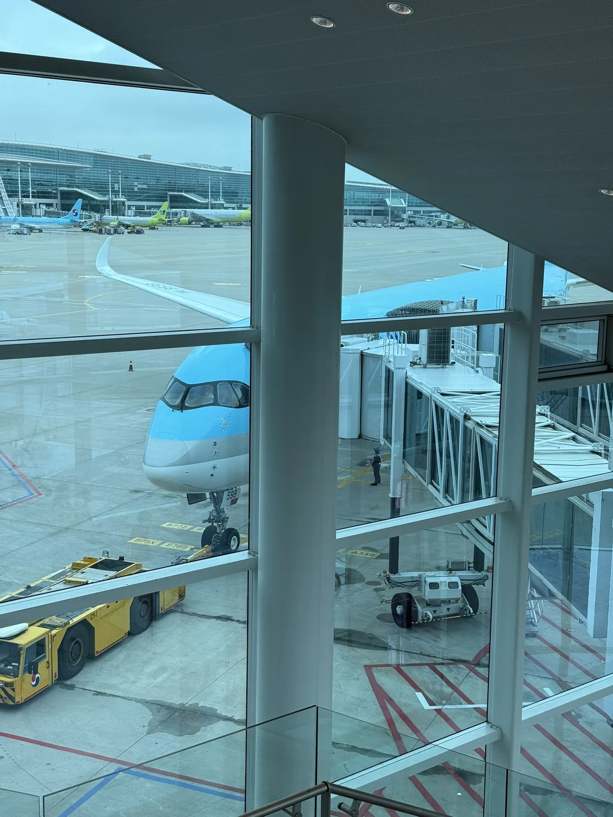Korean Air A350 KE787 ready for pushback at the gate