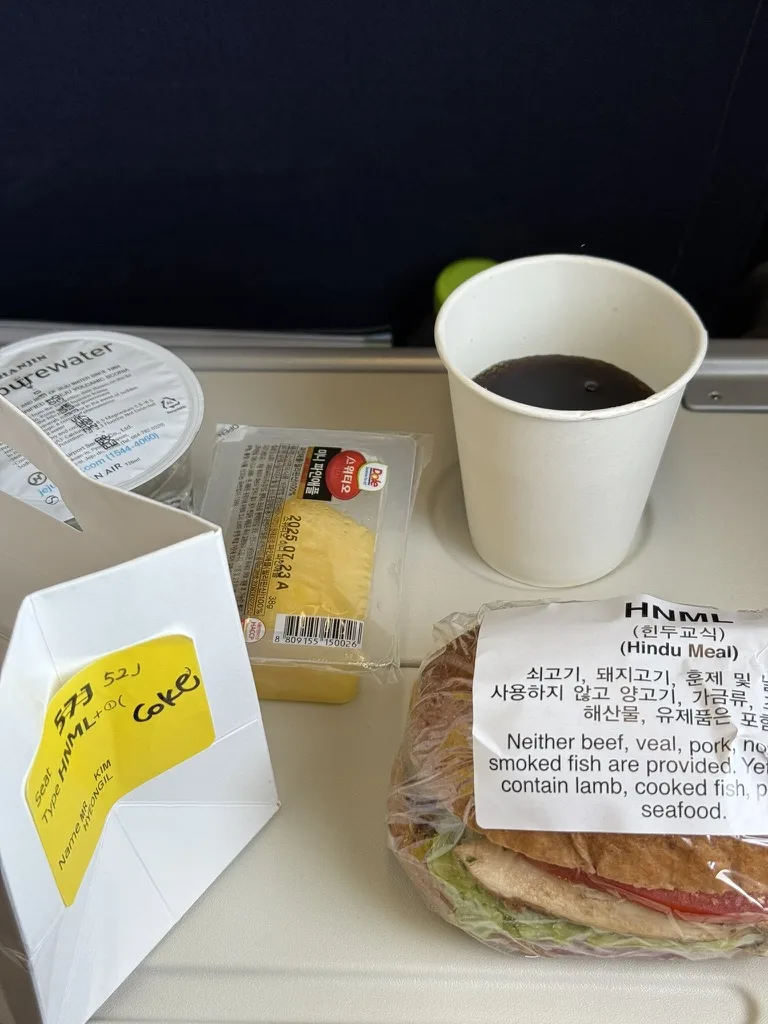 KE787 HNML Hindu meal: sandwich, coffee, water, cheese