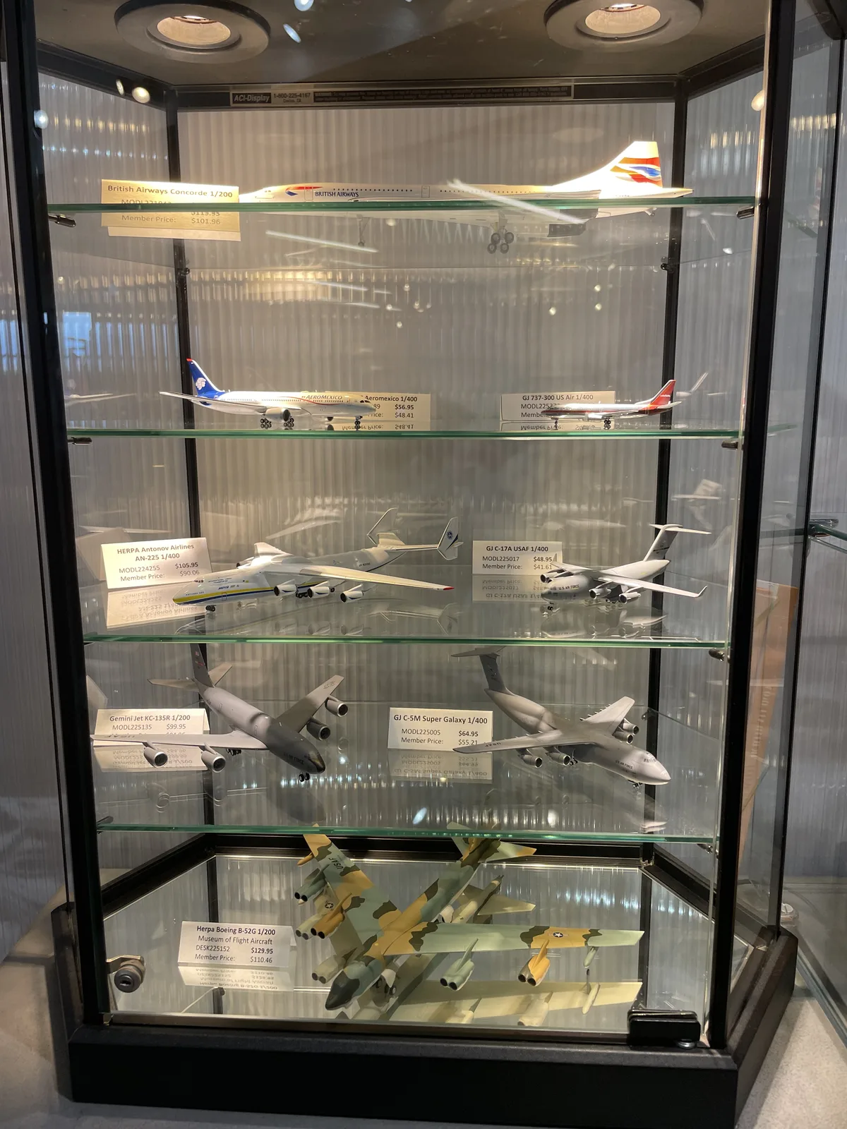 Airline model display