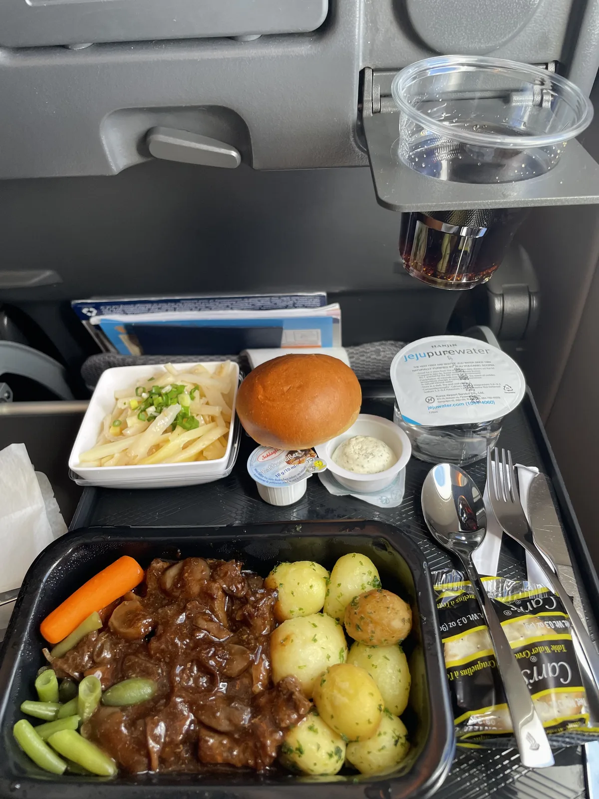Singapore Airlines economy class meal tray on A350 ICN to Singapore leg