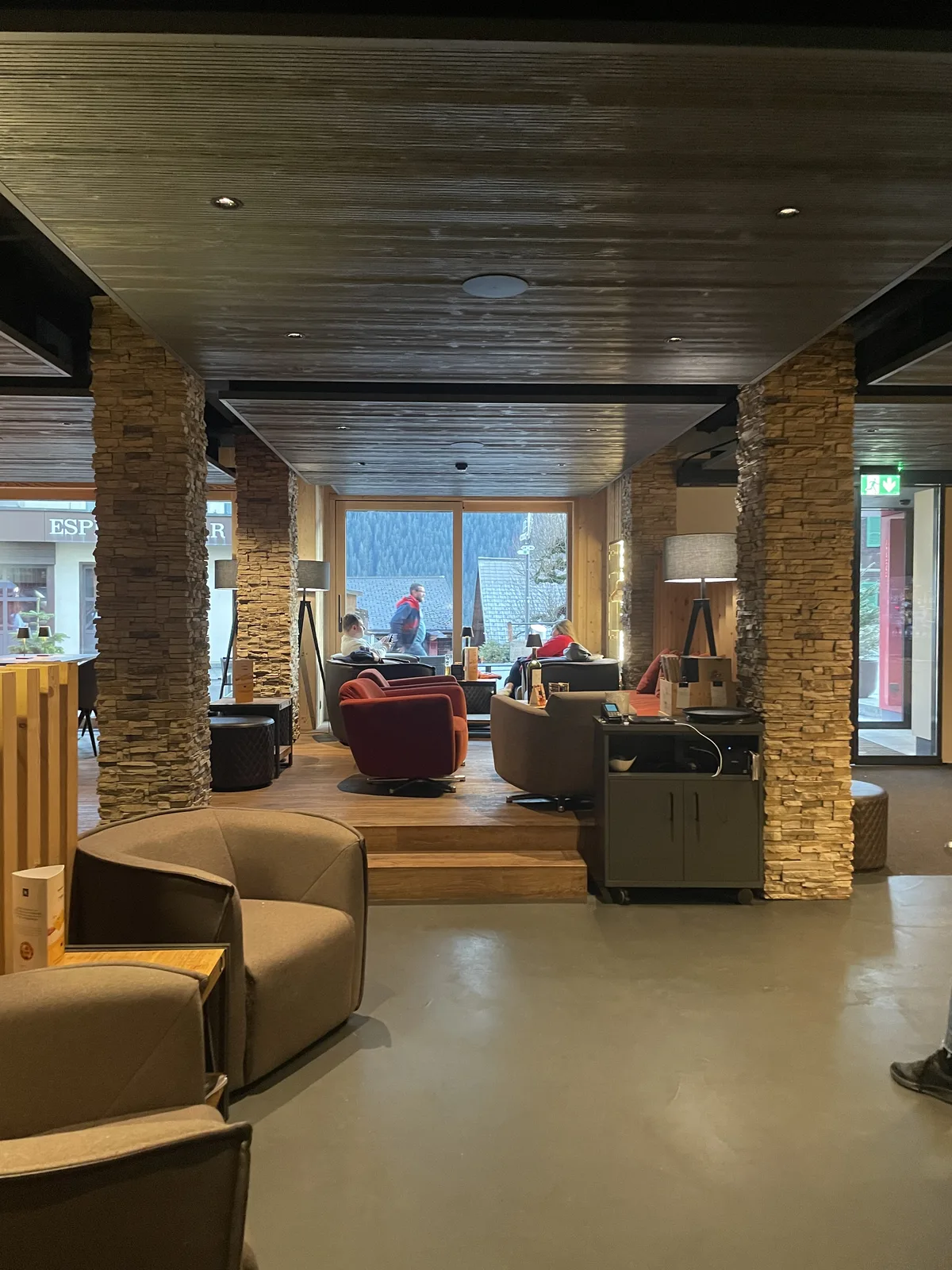 아이거 셀프니스 호텔 로비 전경