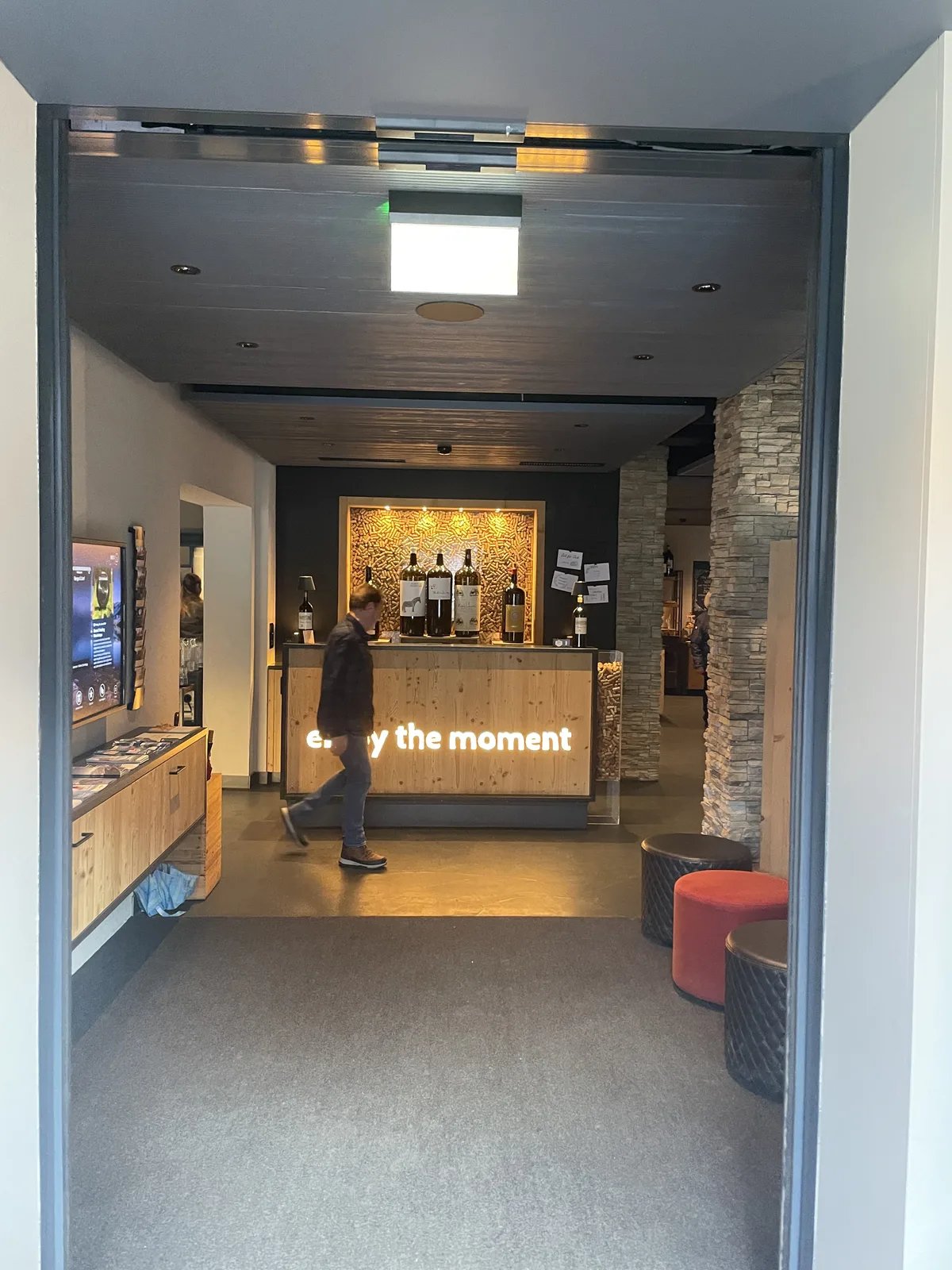 아이거 셀프니스 호텔 로비 프론트