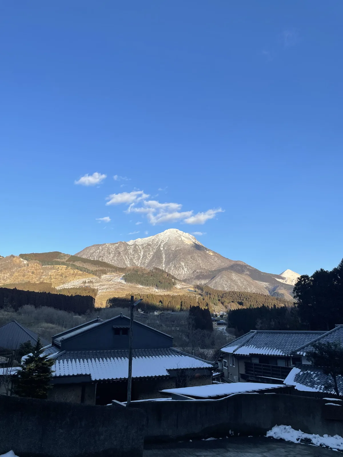 Row of standalone private villas at Ikkouten ryokan near Yufuin Station