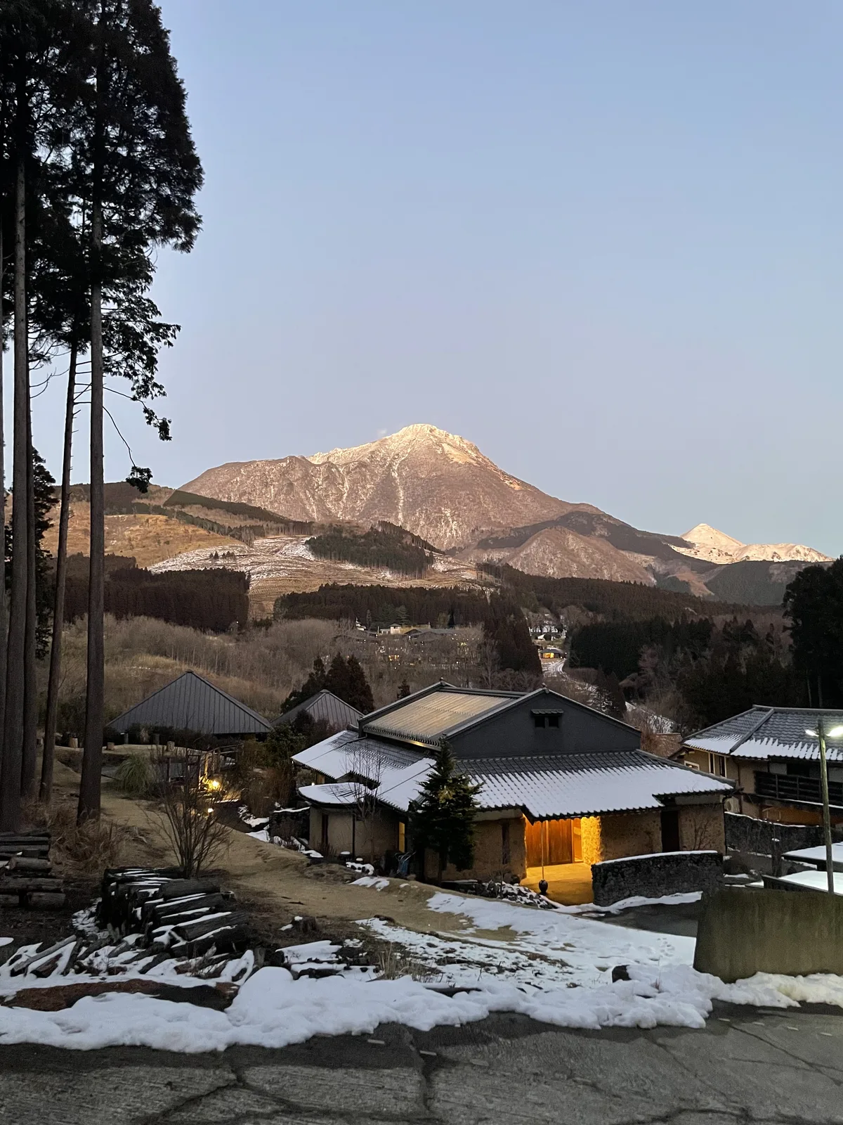 Sunset view along the path to the kaiseki dining room at Ikkouten ryokan