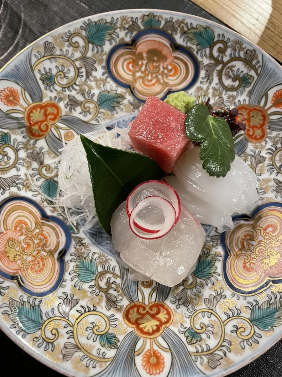 Sashimi course with tuna, sea bream, and squid at Ikkouten kaiseki dinner