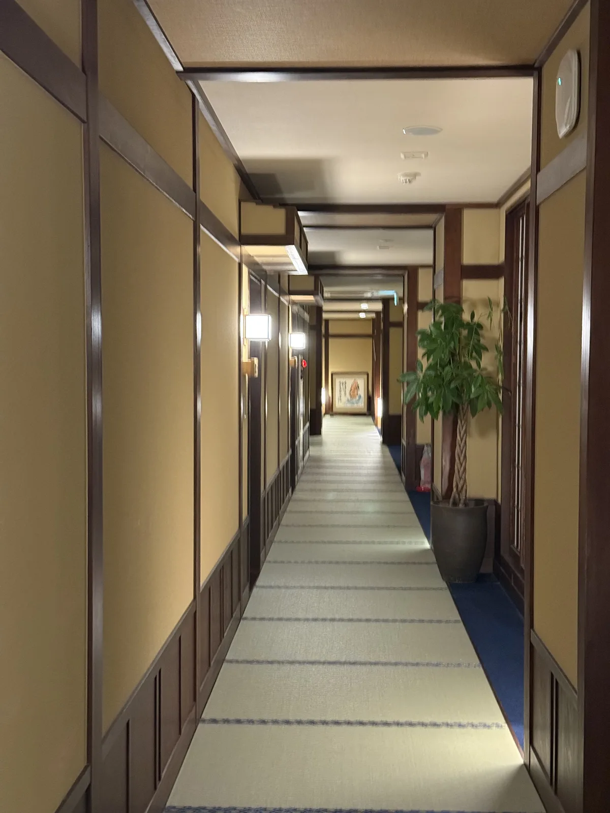 Hallway leading to Korakuen ryokan rooms