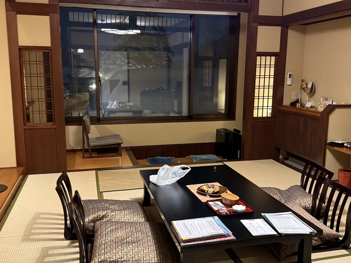 Korakuen ryokan spacious room interior