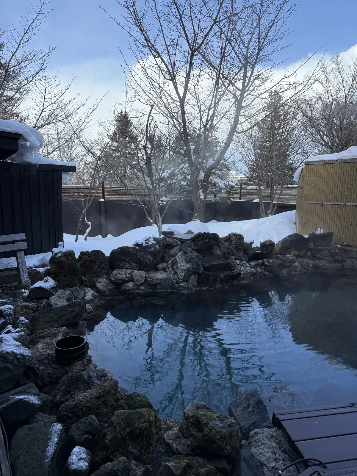 Korakuen ryokan outdoor onsen view