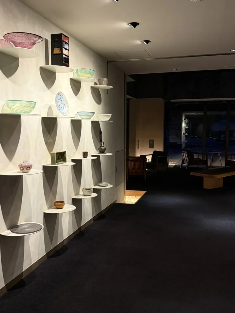 Kuriya Suizan lobby wall displaying ceramic bowls and dishes