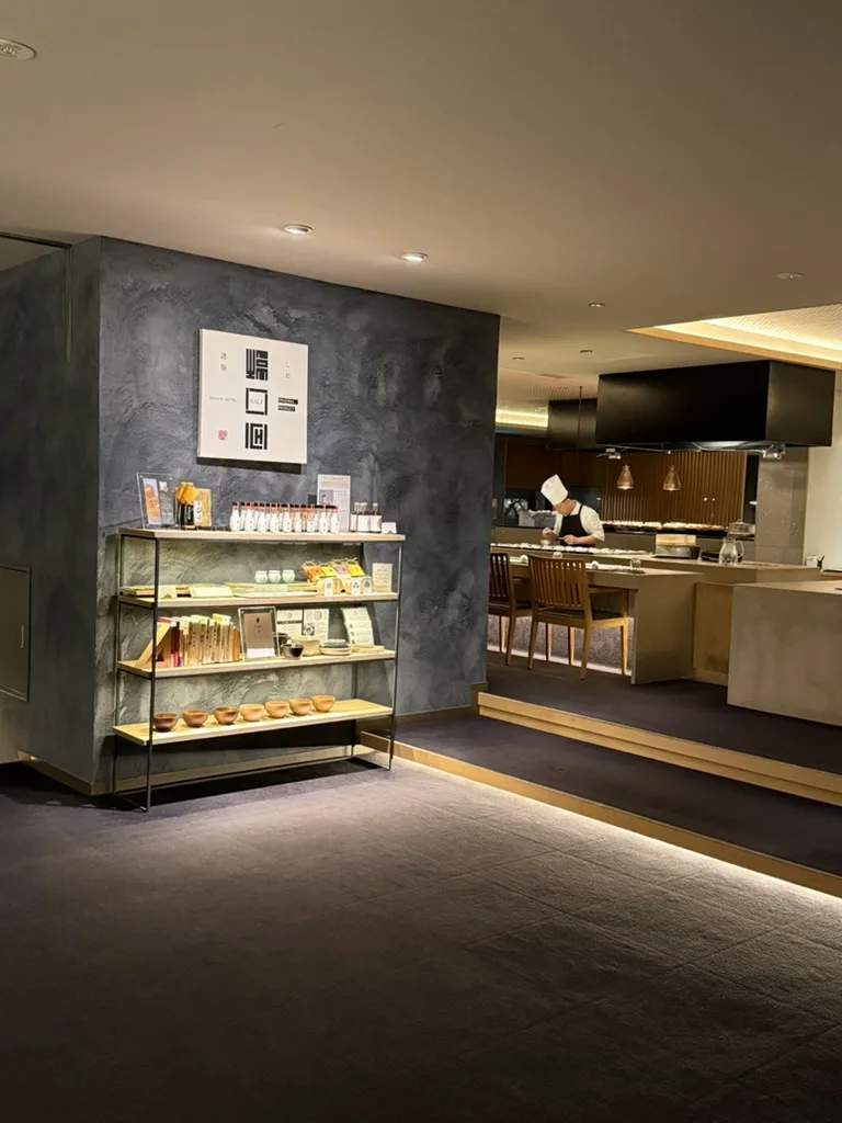 Kuriya Suizan dinner restaurant with open kitchen and chef