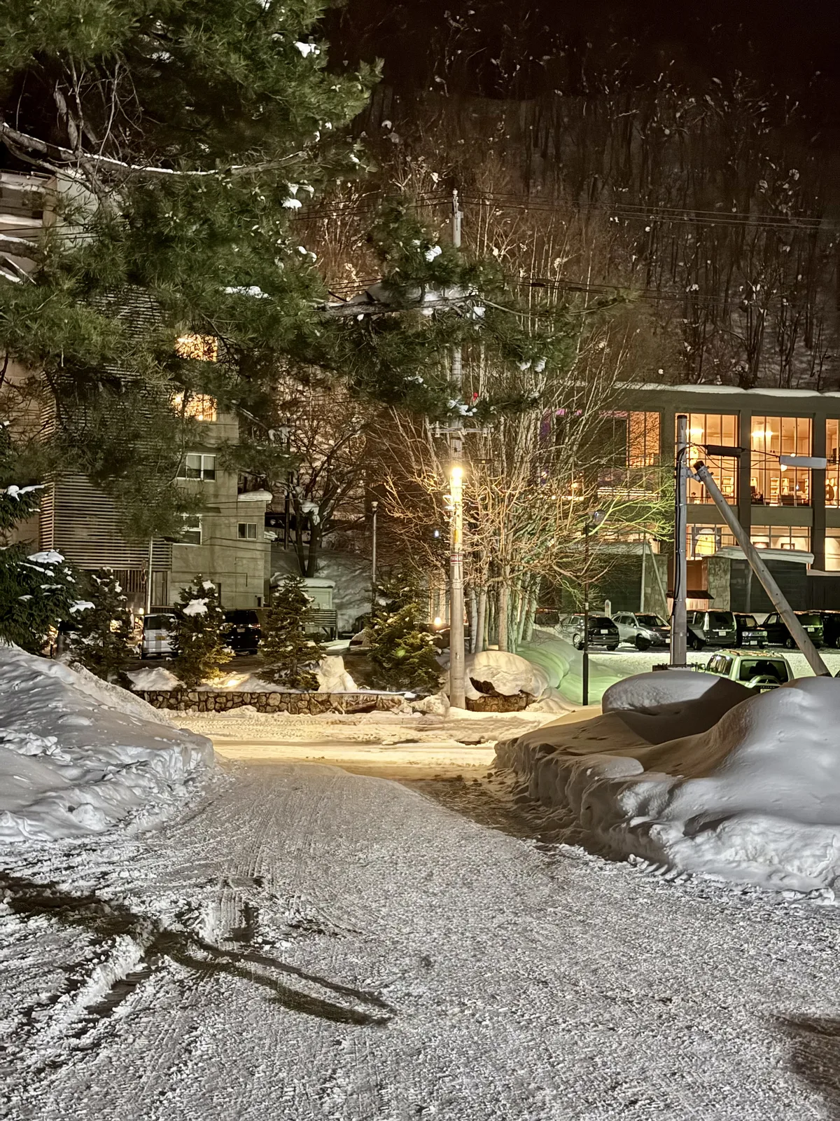 Snowy night path from Kuriya Suizan to sister ryokan Suizantei