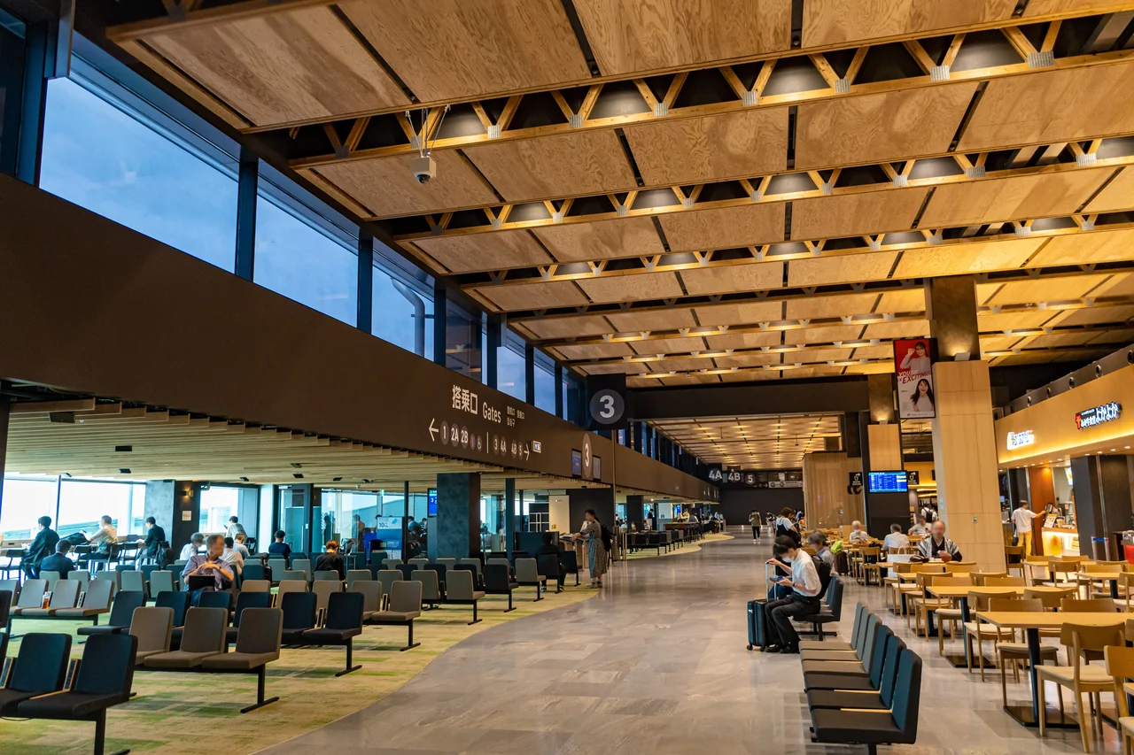 아소 구마모토 공항 신여객터미널 탑승 게이트 전경