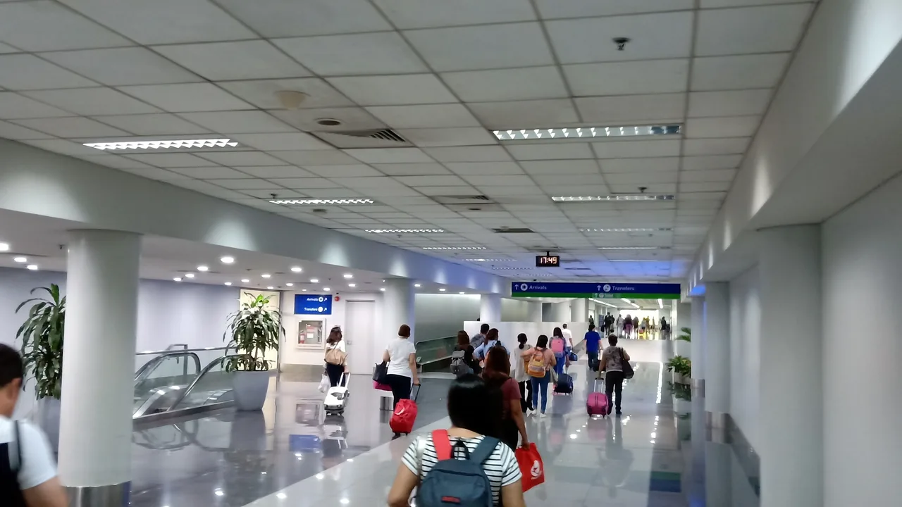 마닐라 니노이 아키노 국제공항 제3터미널 도착층 내부 전경