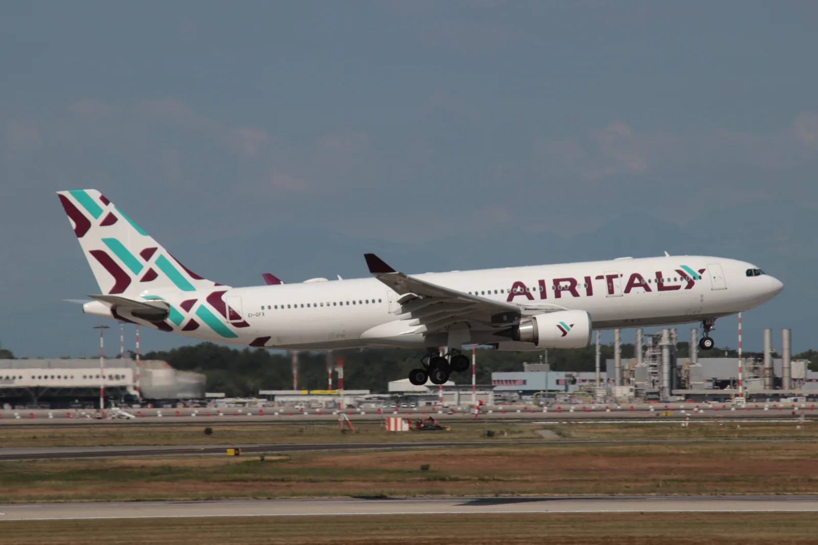 Airbus A330-200 widebody passenger aircraft on final approach