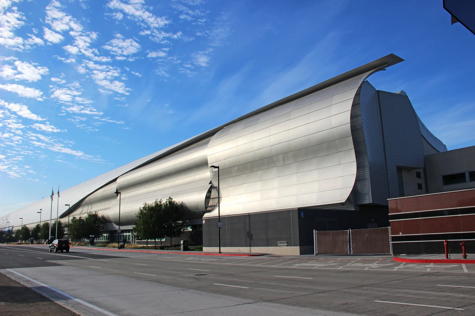 Terminal B exterior at San José Airport in California, 2012
