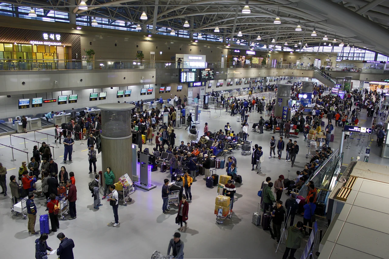 부산 김해국제공항 국제선 출발 대합실 전경