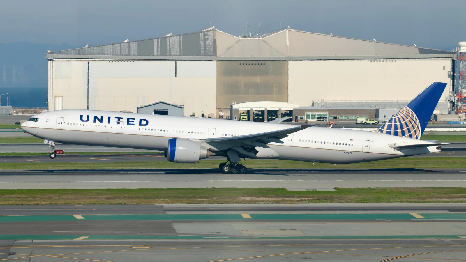 United Airlines Boeing 777-300ER climbing out of San Francisco International Airport