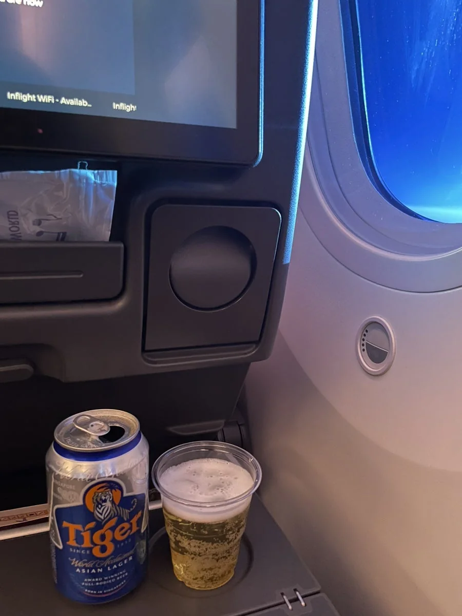 타이거 맥주 캔과 맥주 한 잔