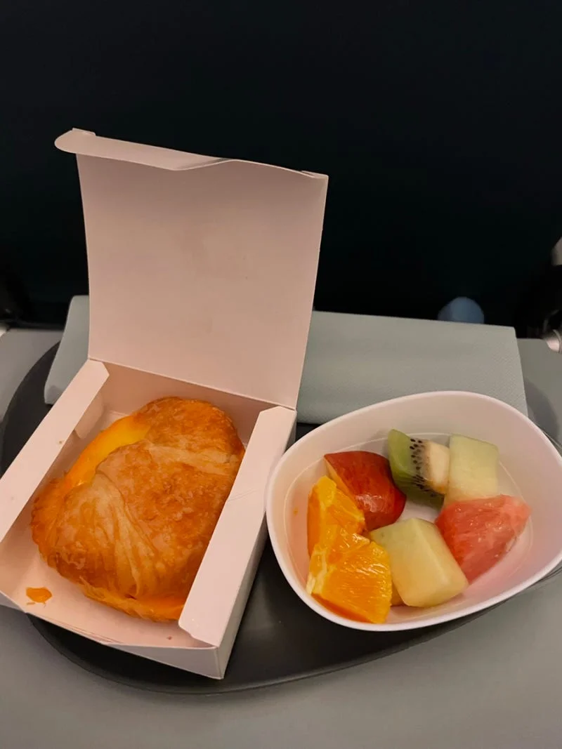 착륙 전 제공된 아침 식사 간식