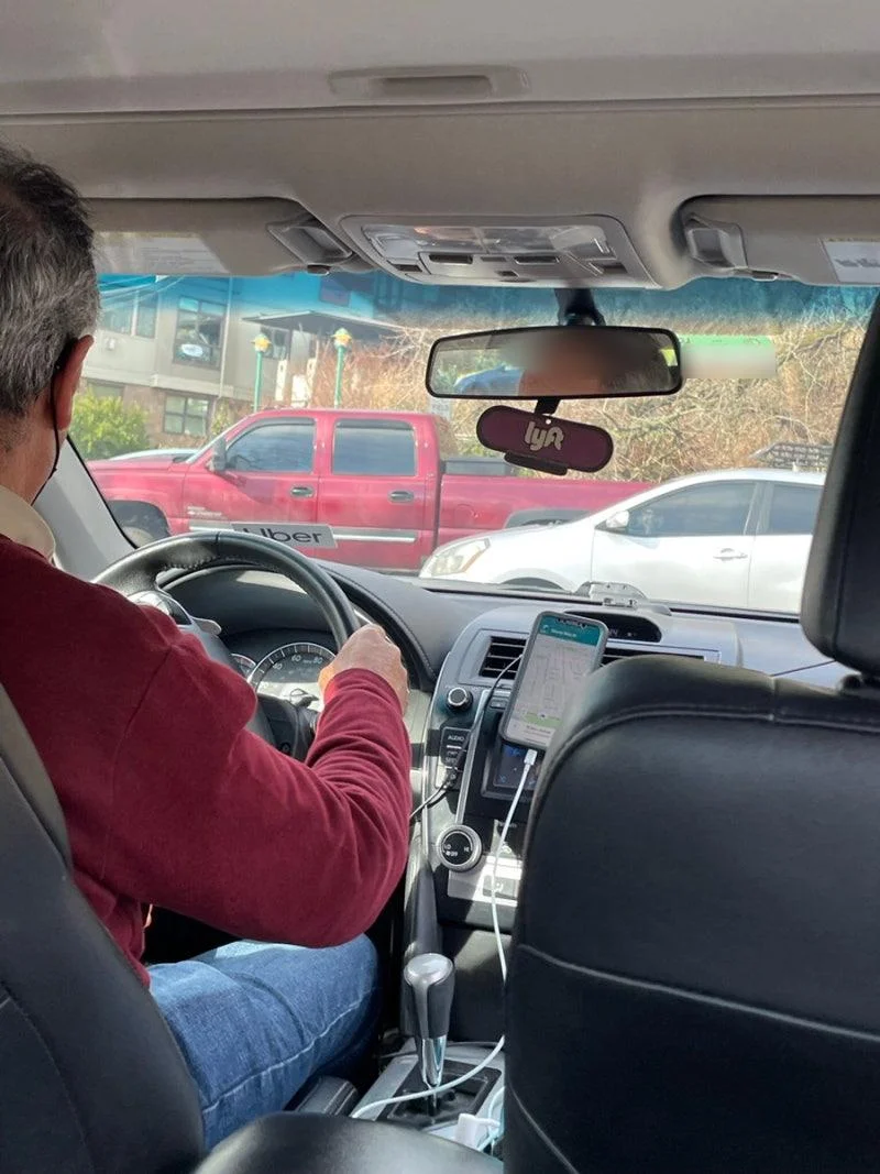 호텔로 돌아가는 Lyft 탑승 차량 내부