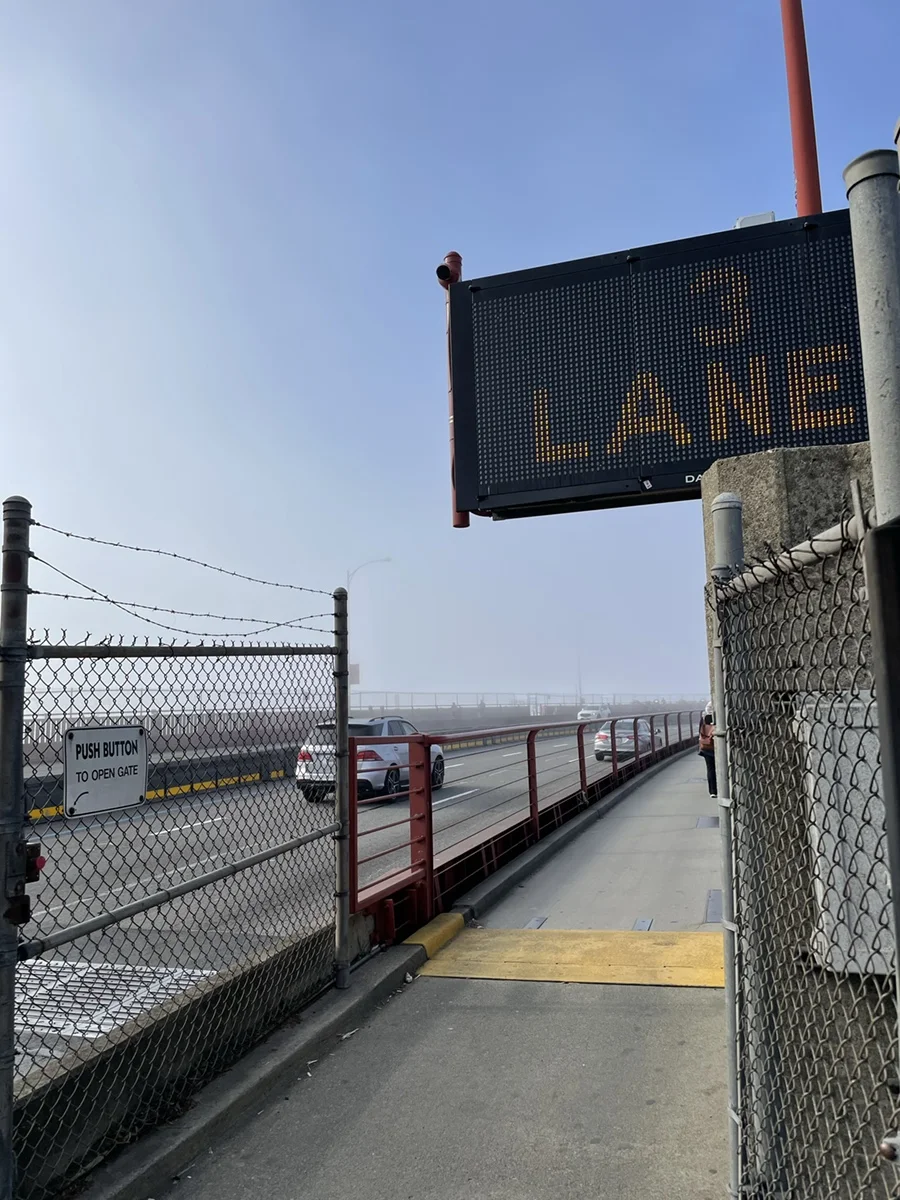 자전거 주행 라인(Lane 3) 안내 팻말