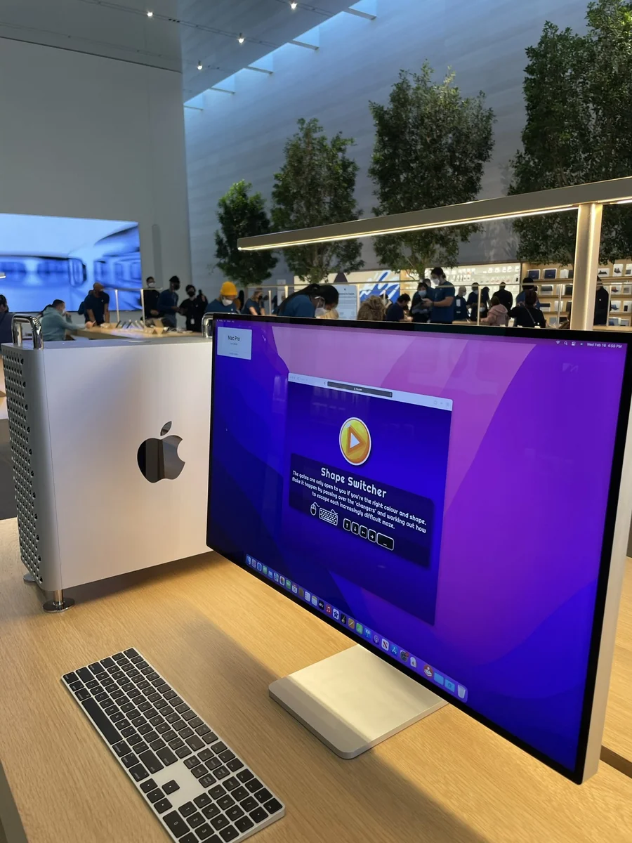 영롱한 자태를 뽐내는 맥 프로(Mac Pro)와 프로 디스플레이 XDR 세트