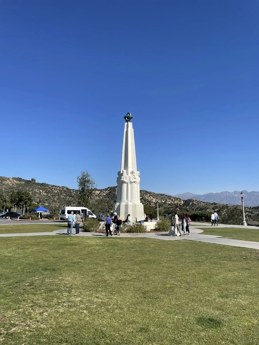 갈릴레이, 뉴턴 등 위대한 천문학자 6인의 조각상이 새겨진 천문학자 기념탑(Astronomers Monument)